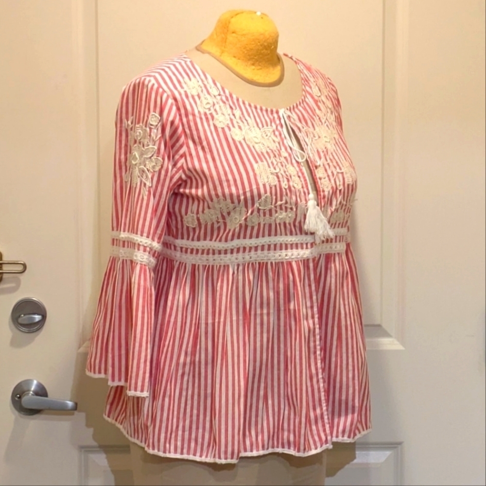 3/$30 EUC Celestial Blue M 100% Cotton Red and White Blouse with Beading - Picture 6 of 10